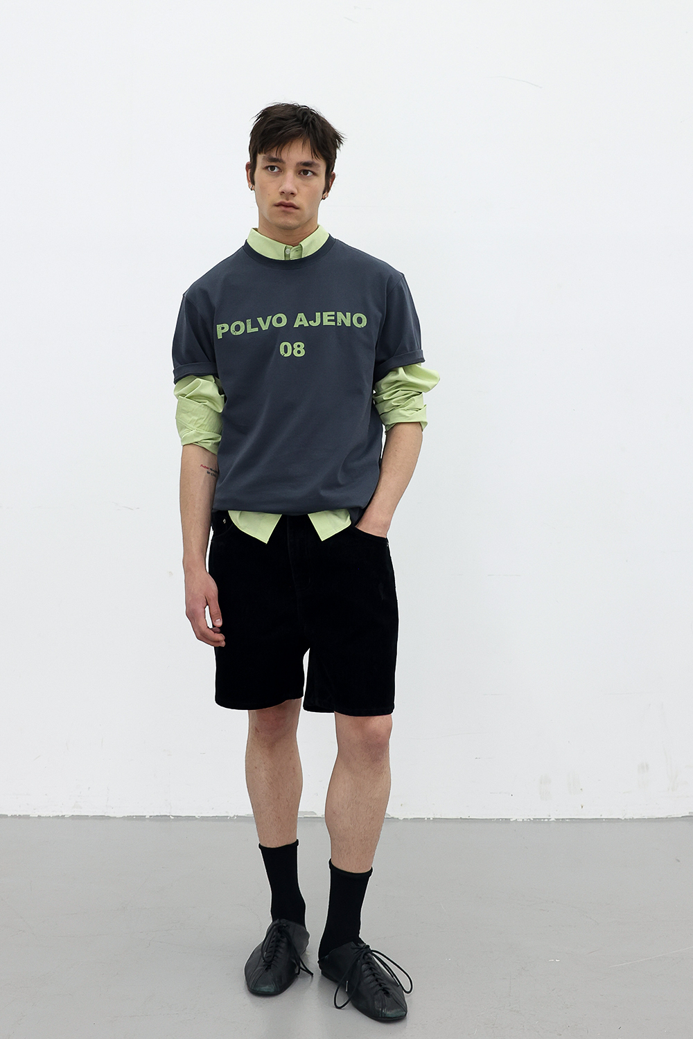 [ANYTIME LOREAK] PRIMROSE HALF TEE - CHARCOAL
