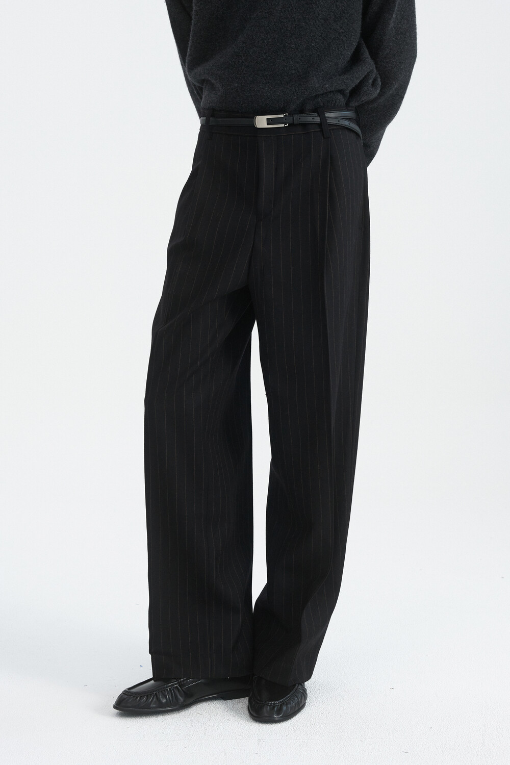 [WINDER] PLEATED WOOL TROUSERS - STRIPE BLACK