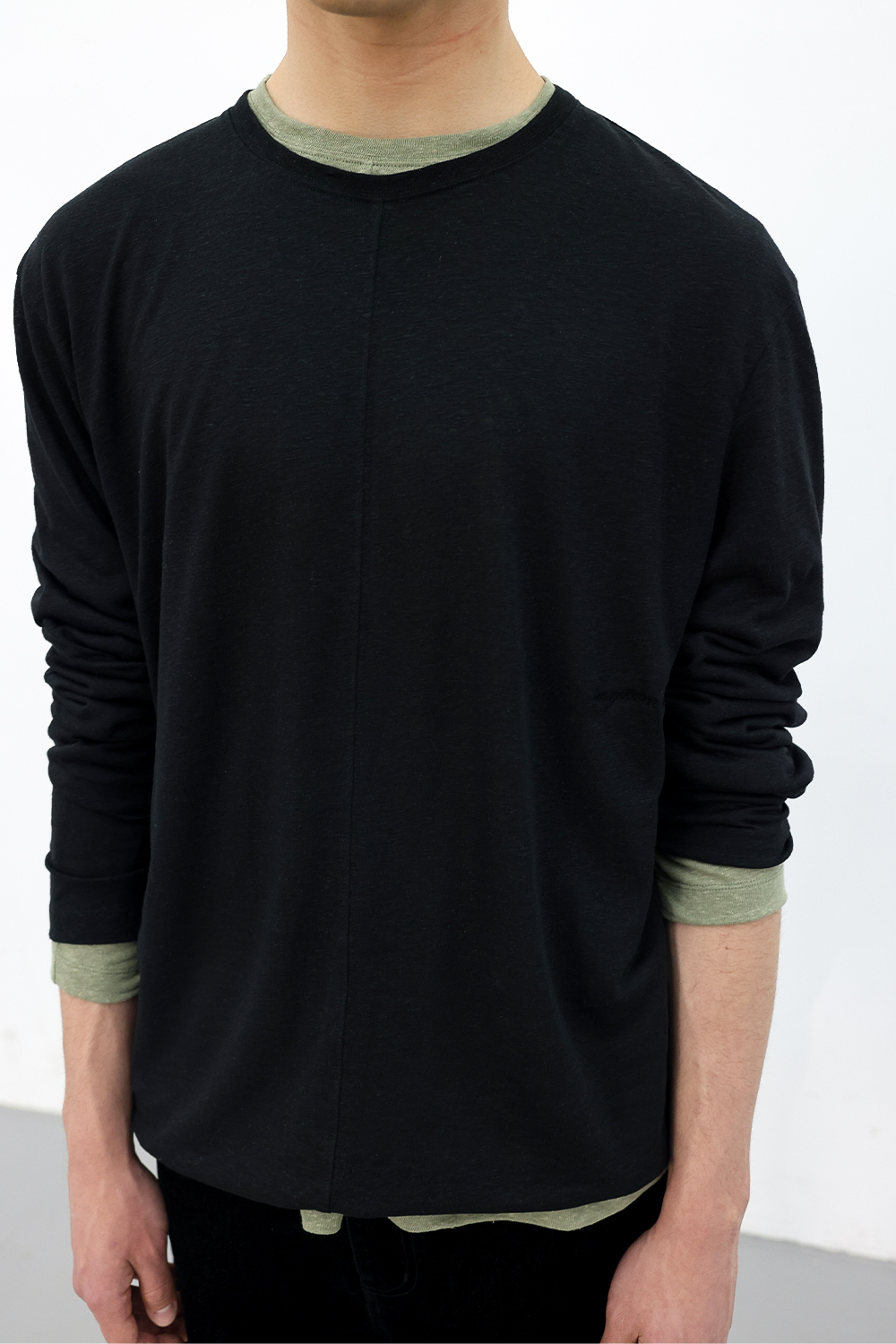[ANYTIME LOREAK] CAMELLIA LAYERED TEE - KHAKI/BLACK