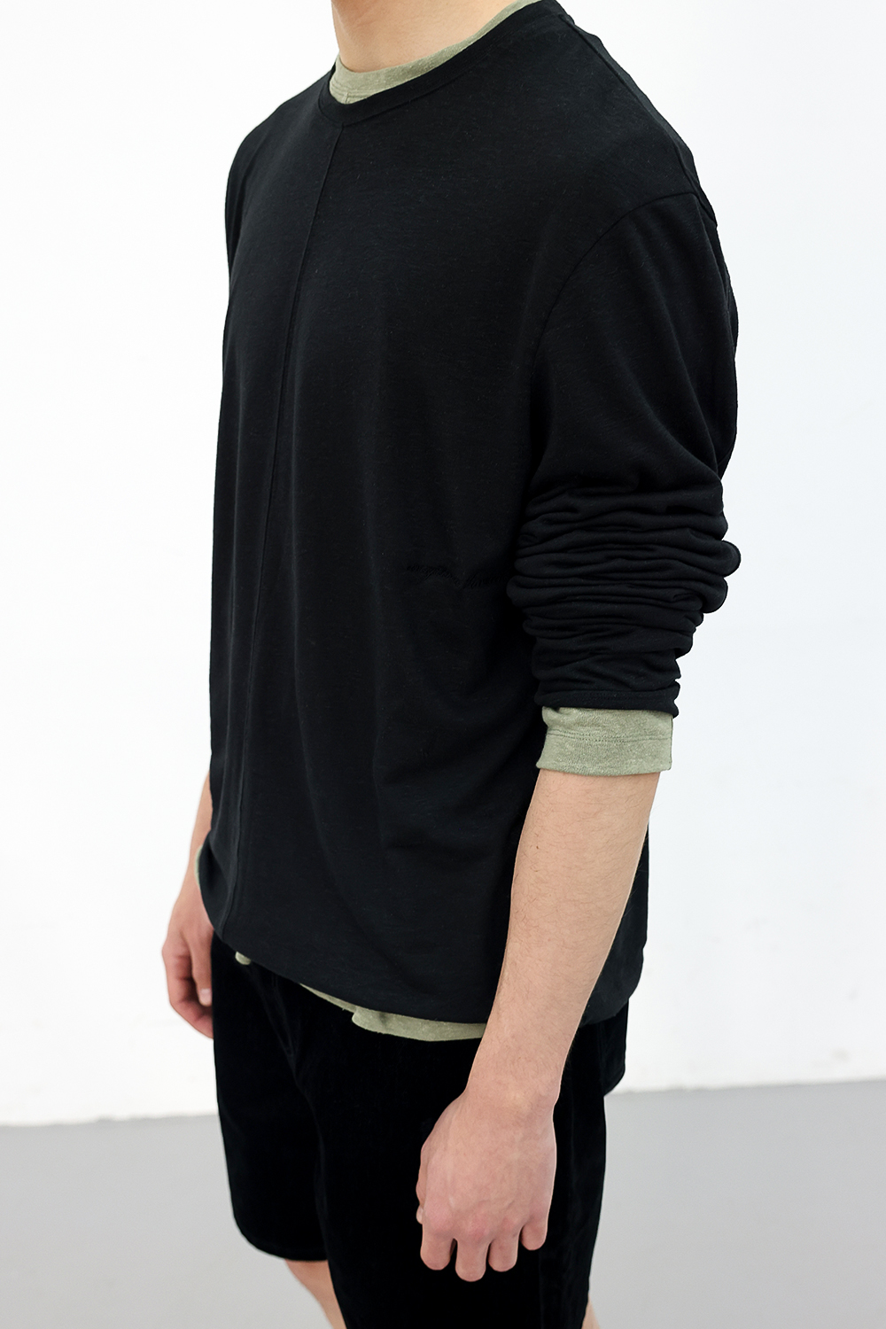 [ANYTIME LOREAK] CAMELLIA LAYERED TEE - KHAKI/BLACK