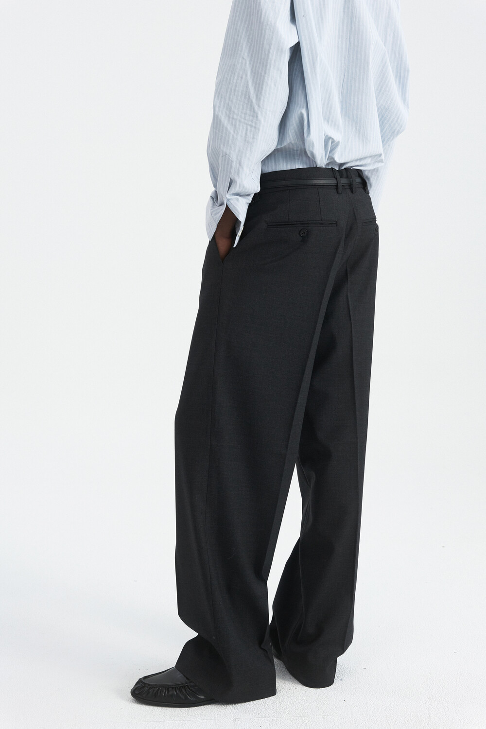[WINDER] BACK PATCH WOOL TROUSERS - MELANGE CHARCOAL