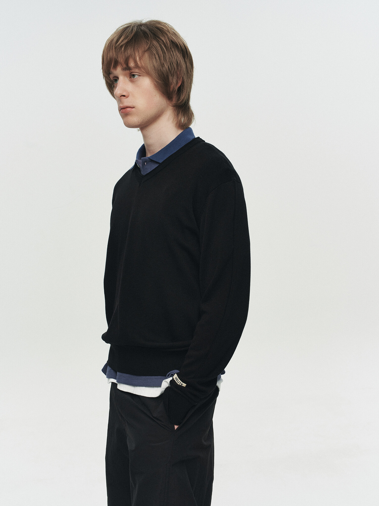 [HEUTE] NIEL COTTON V-NECK KNIT (BLACK)