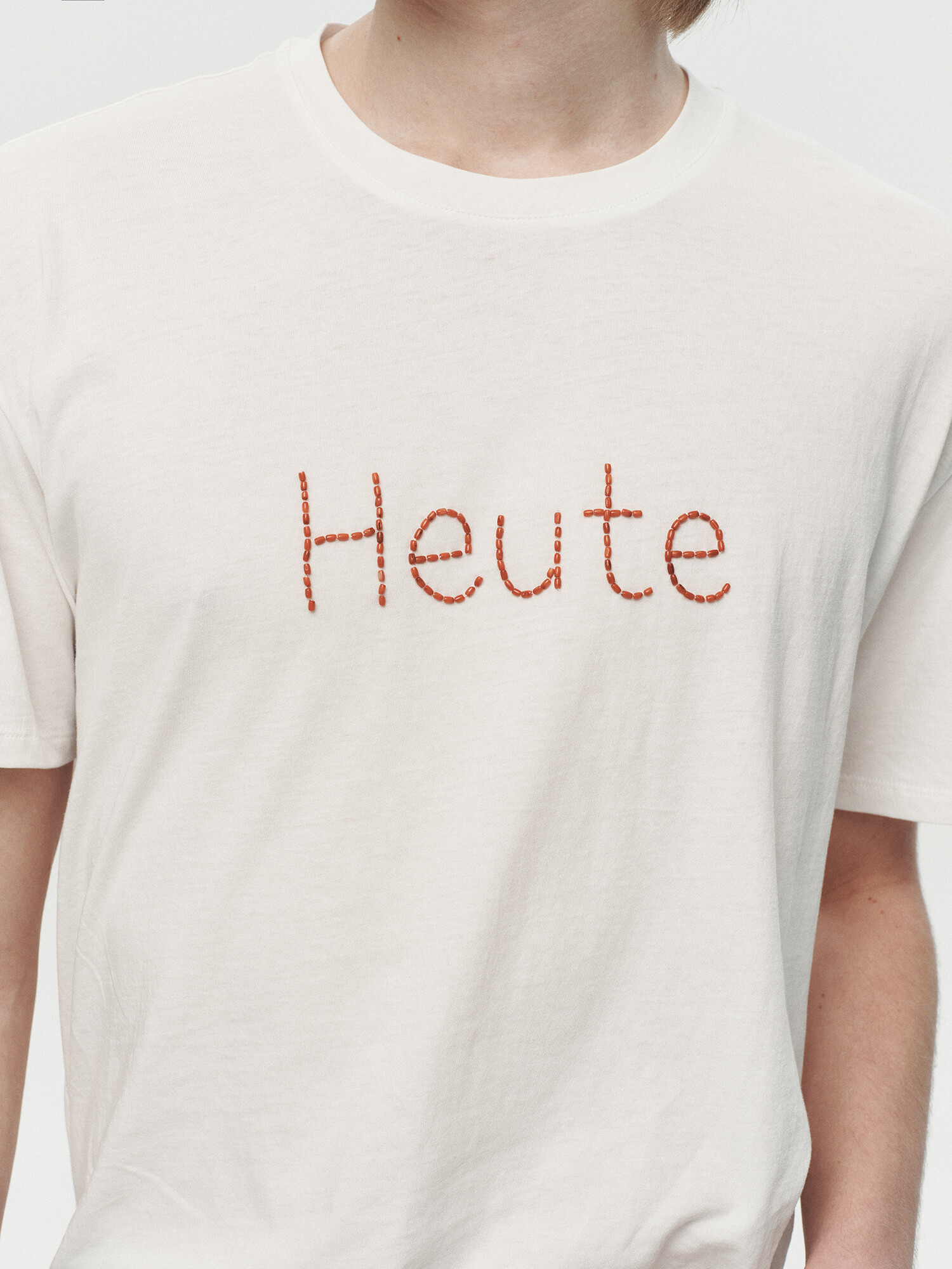 [HEUTE] BEADED LOGO T-SHIRT (WHITE)