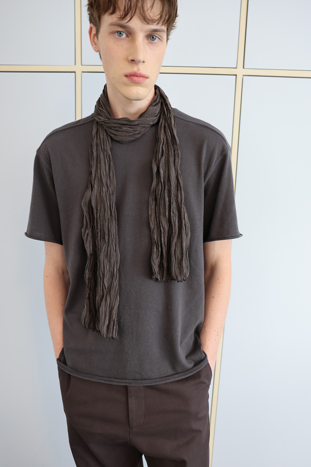 [ANYTIME LOREAK] YUCCA RAW-EDGE HALF KNIT -CHARCOAL