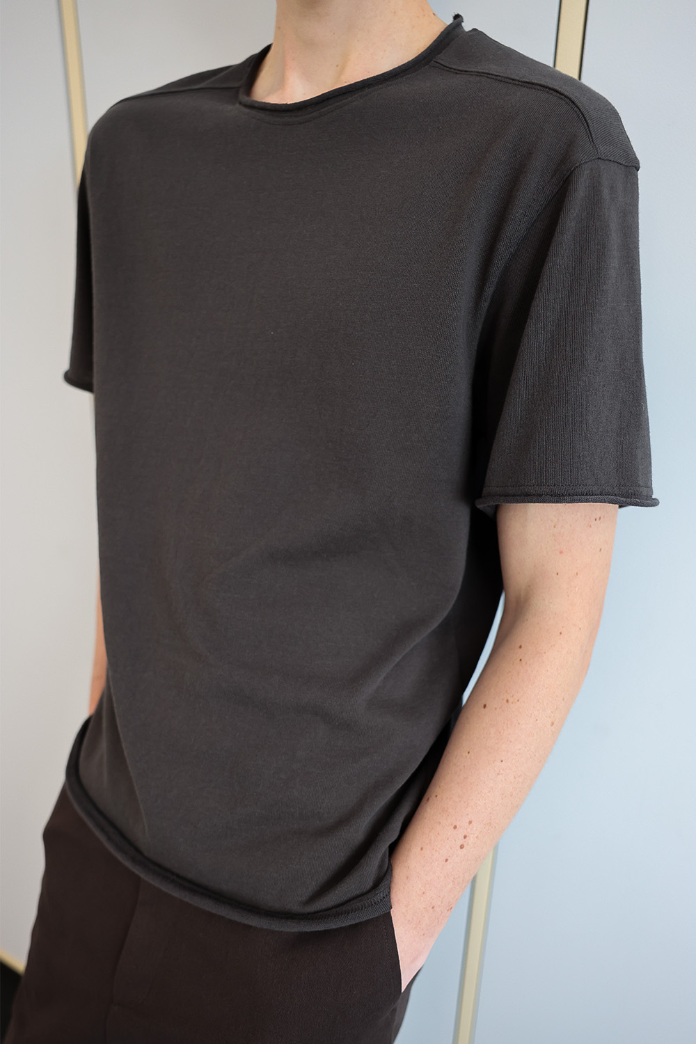 [ANYTIME LOREAK] YUCCA RAW-EDGE HALF KNIT -CHARCOAL