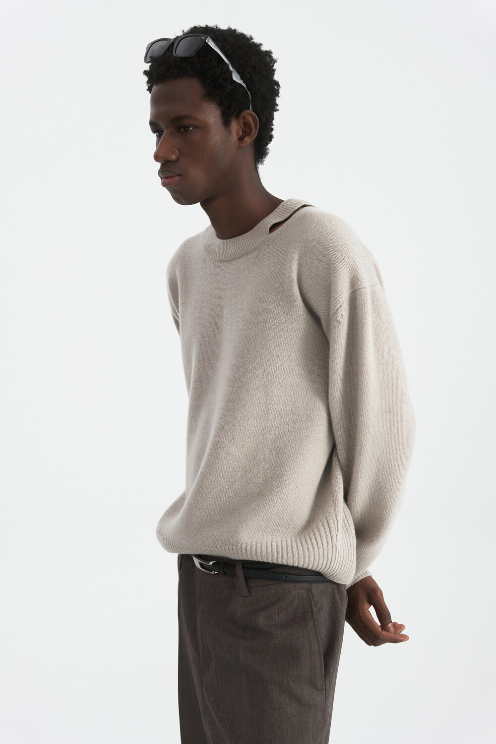 [WINDER] SLIT MERINO WOOL SWEATER - GREY BEIGE
