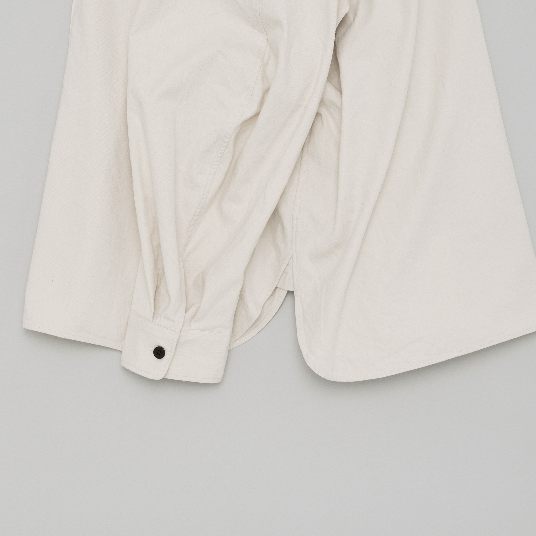 [STILL BY HAND] SH01263OS - Silk nep over shirt CHARCOAL