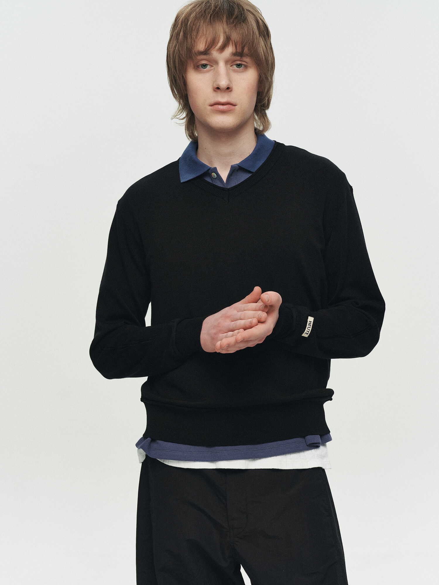[HEUTE] NIEL COTTON V-NECK KNIT (BLACK)