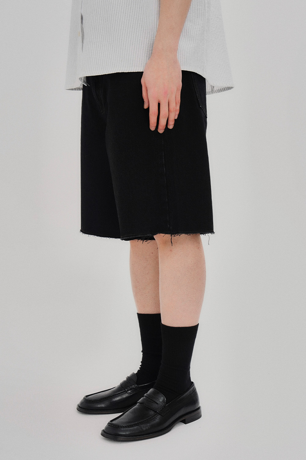 [SENTES] 컷오프 데님 하프팬츠 워시드 블랙