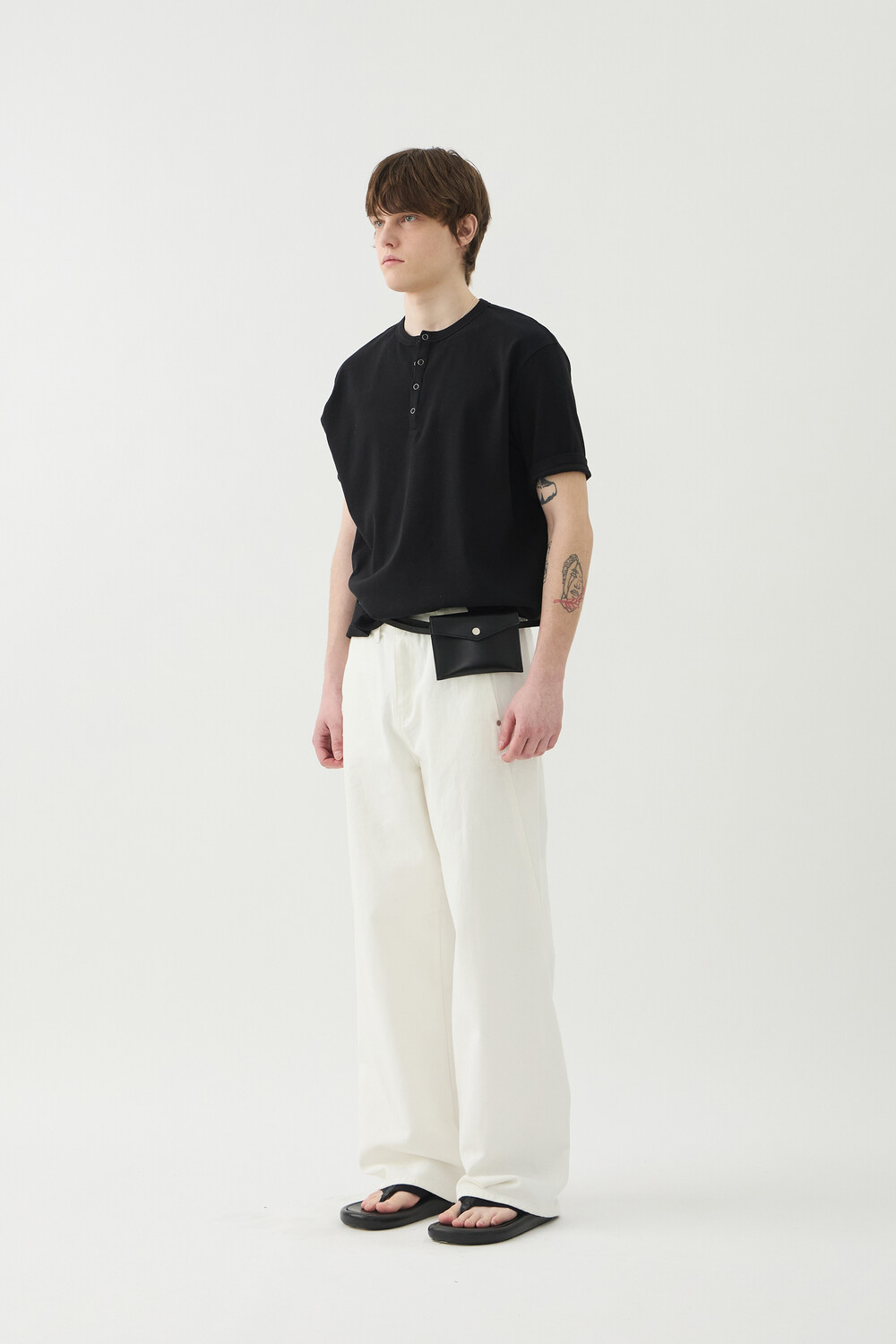 [WINDER] SNAP HENLEY NECK SHORT TOP - BLACK