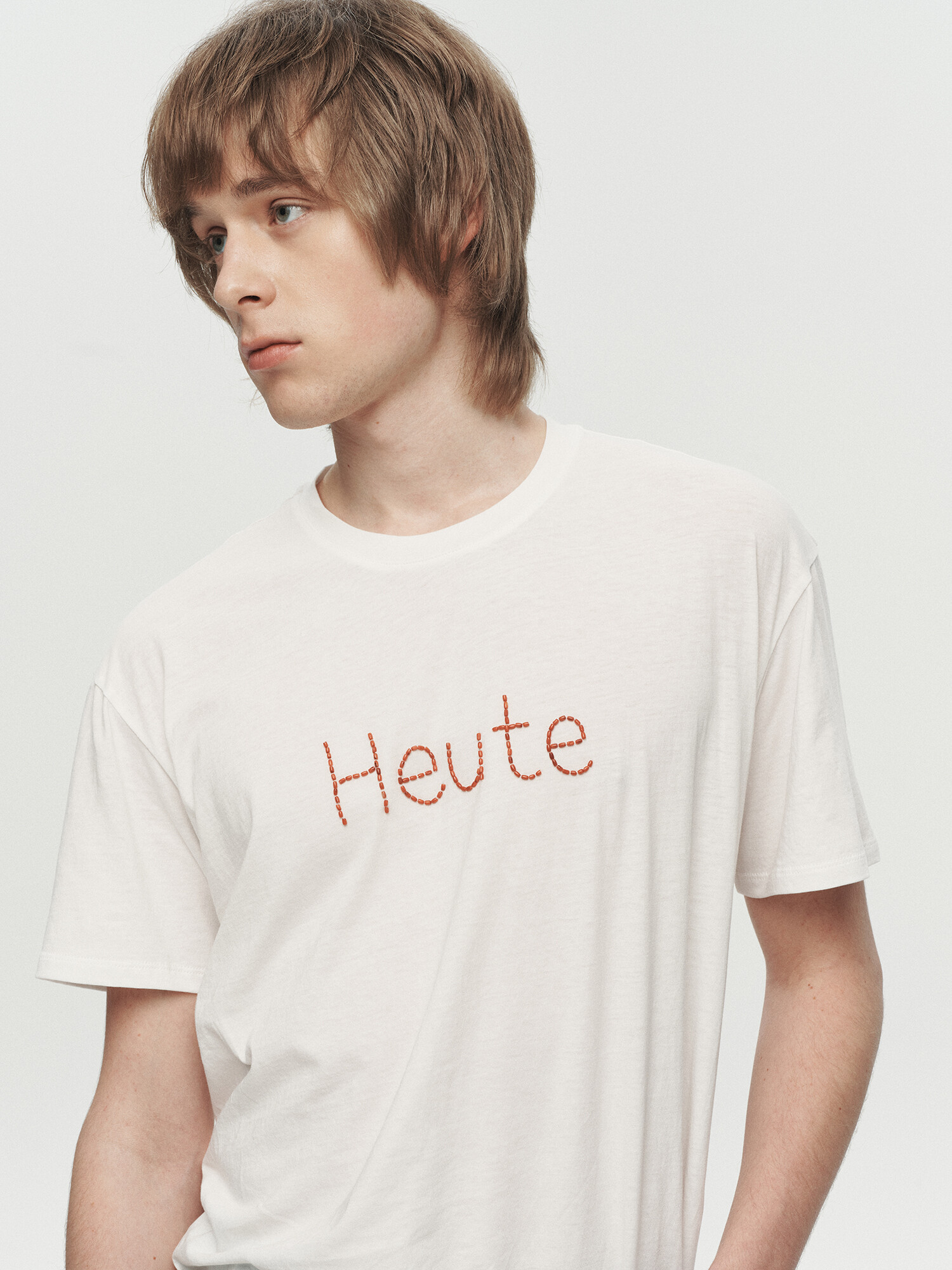 [HEUTE] BEADED LOGO T-SHIRT (WHITE)