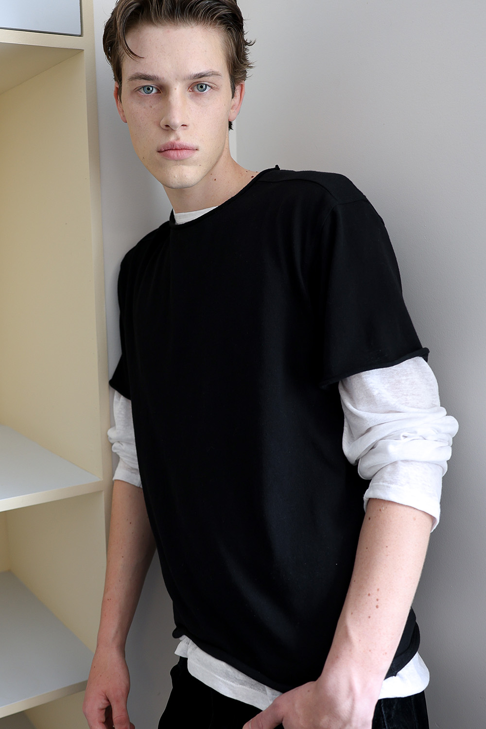 [ANYTIME LOREAK] YUCCA RAW-EDGE HALF KNIT - BLACK