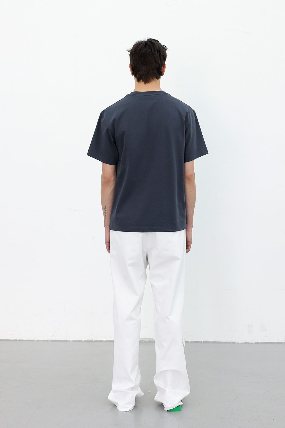[ANYTIME LOREAK] PRIMROSE HALF TEE - CHARCOAL