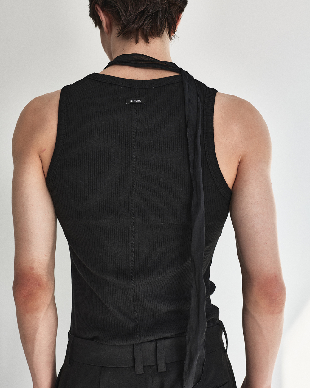 [kineto] Sleek Ribbed Sleeveless Top_Black