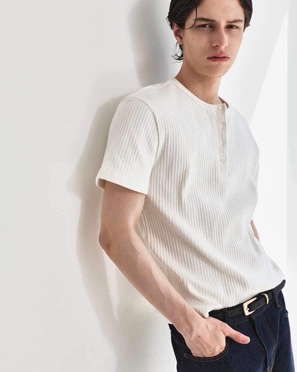[kineto] Wale Cotton Henley Neck Top_White