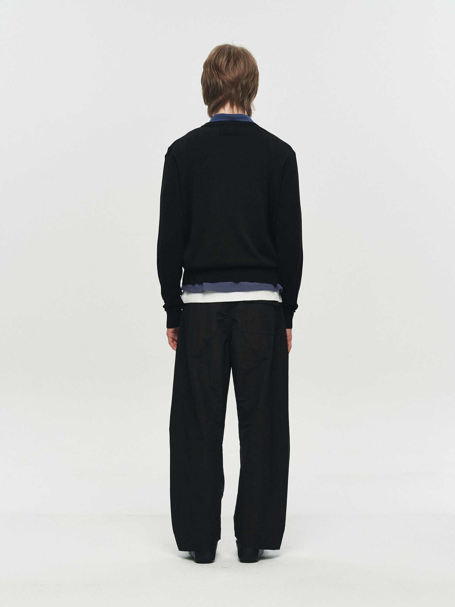 [HEUTE] NIEL COTTON V-NECK KNIT (BLACK)