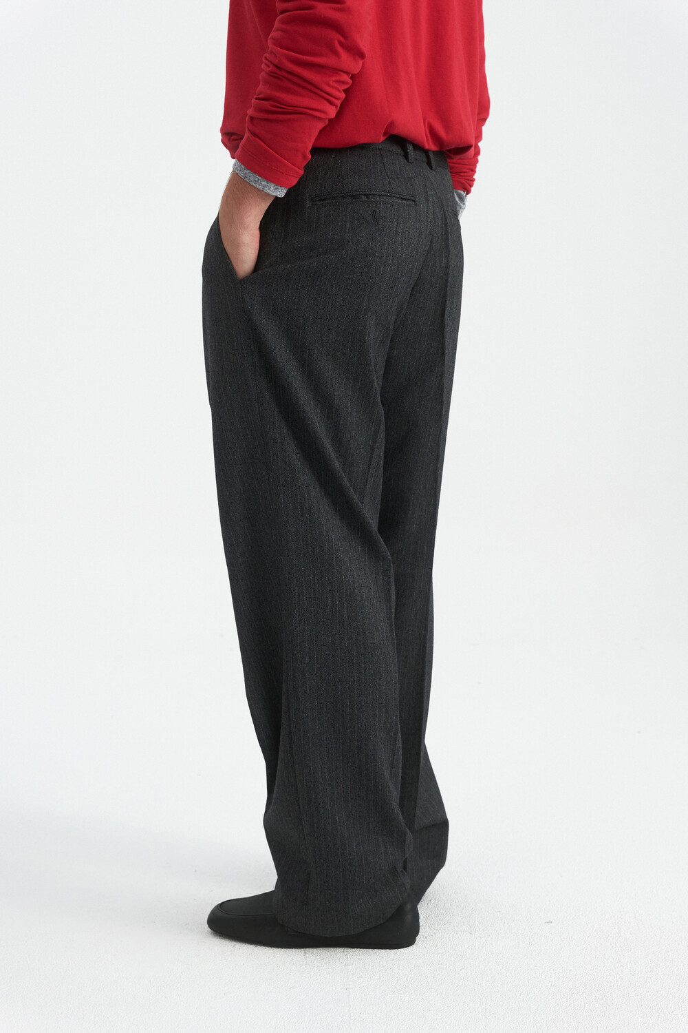 [WINDER] PLEATED WOOL TROUSERS - HARRINGBON CHARCOAL