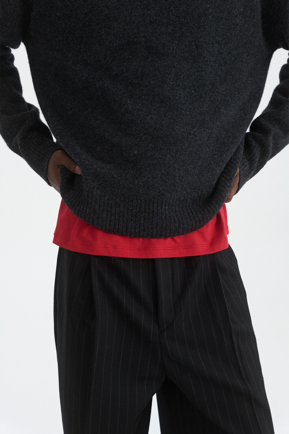 [WINDER] CONTOUR RIB WOOL V NECK SWEATER - CHARCOAL