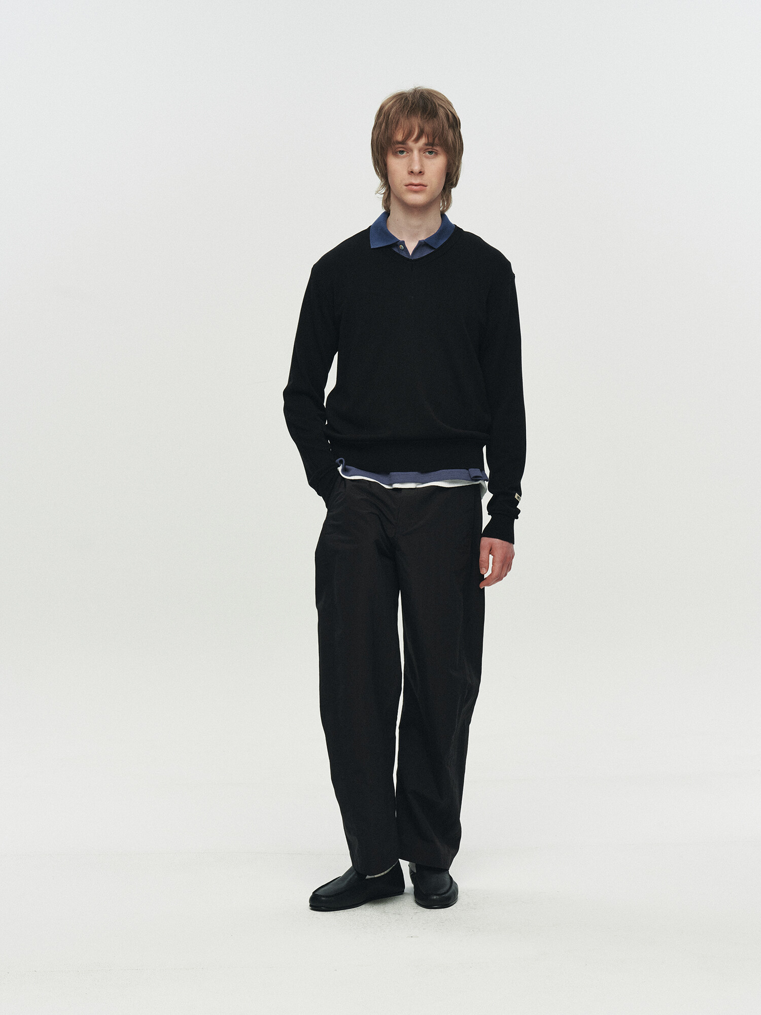 [HEUTE] NIEL COTTON V-NECK KNIT (BLACK)