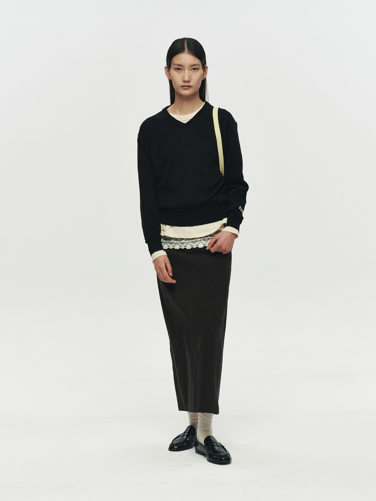 [HEUTE] NIEL COTTON V-NECK KNIT (BLACK)