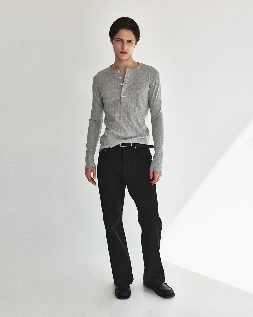 [kineto] Fine Cotton Ribbed Henley Top_Grey