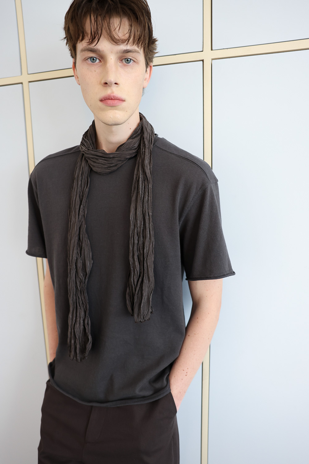 [ANYTIME LOREAK] YUCCA RAW-EDGE HALF KNIT -CHARCOAL