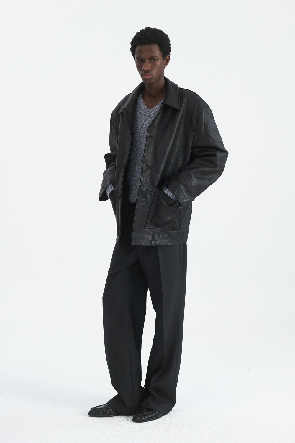 [WINDER] CORE WOOL SEMI-FLARED TROUSERS - CHARCOAL