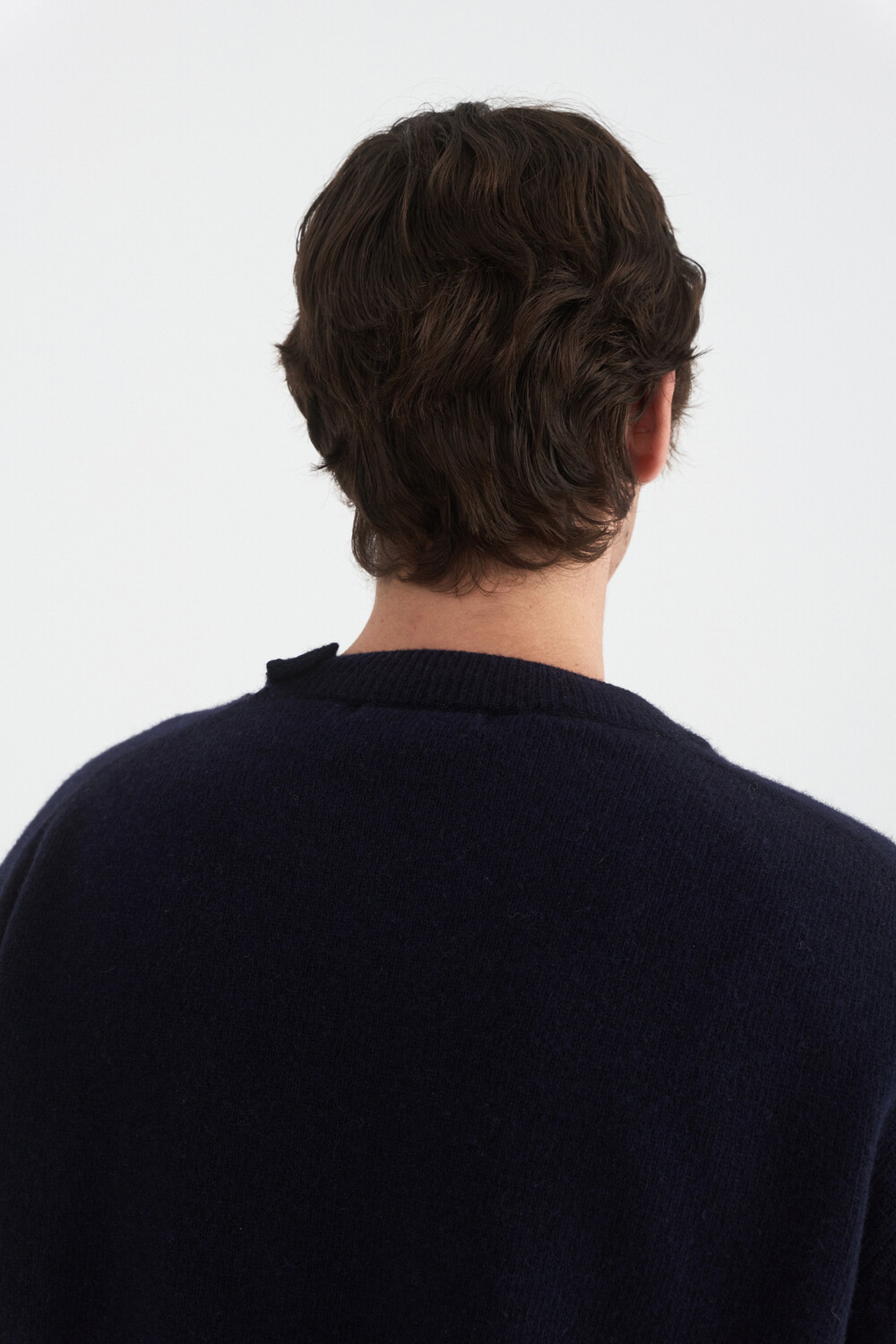 [WINDER] SLIT MERINO WOOL SWEATER - NAVY