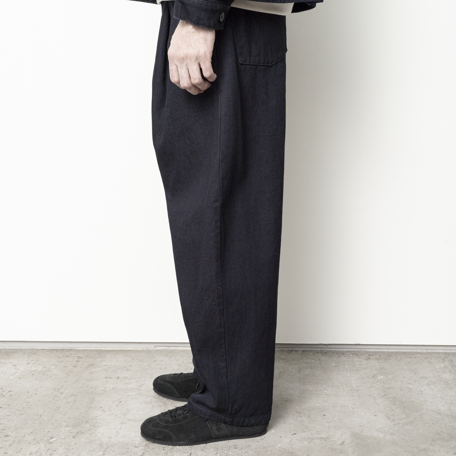 [STILL BY HAND] DN01263OS- 12oz denim deep tuck pants BLACK