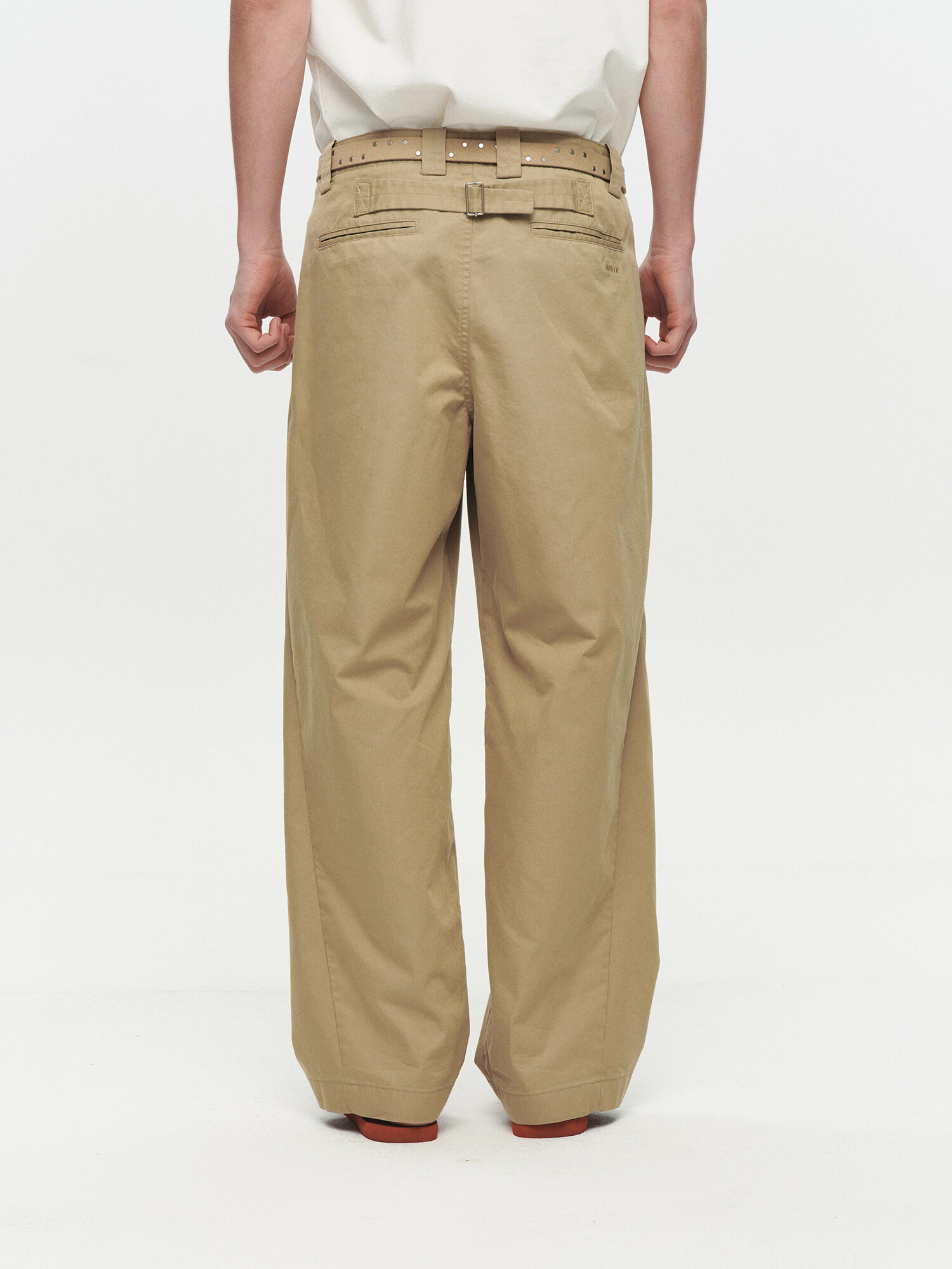 [HEUTE] CURVE LINE WIDE PANTS (BEIGE)