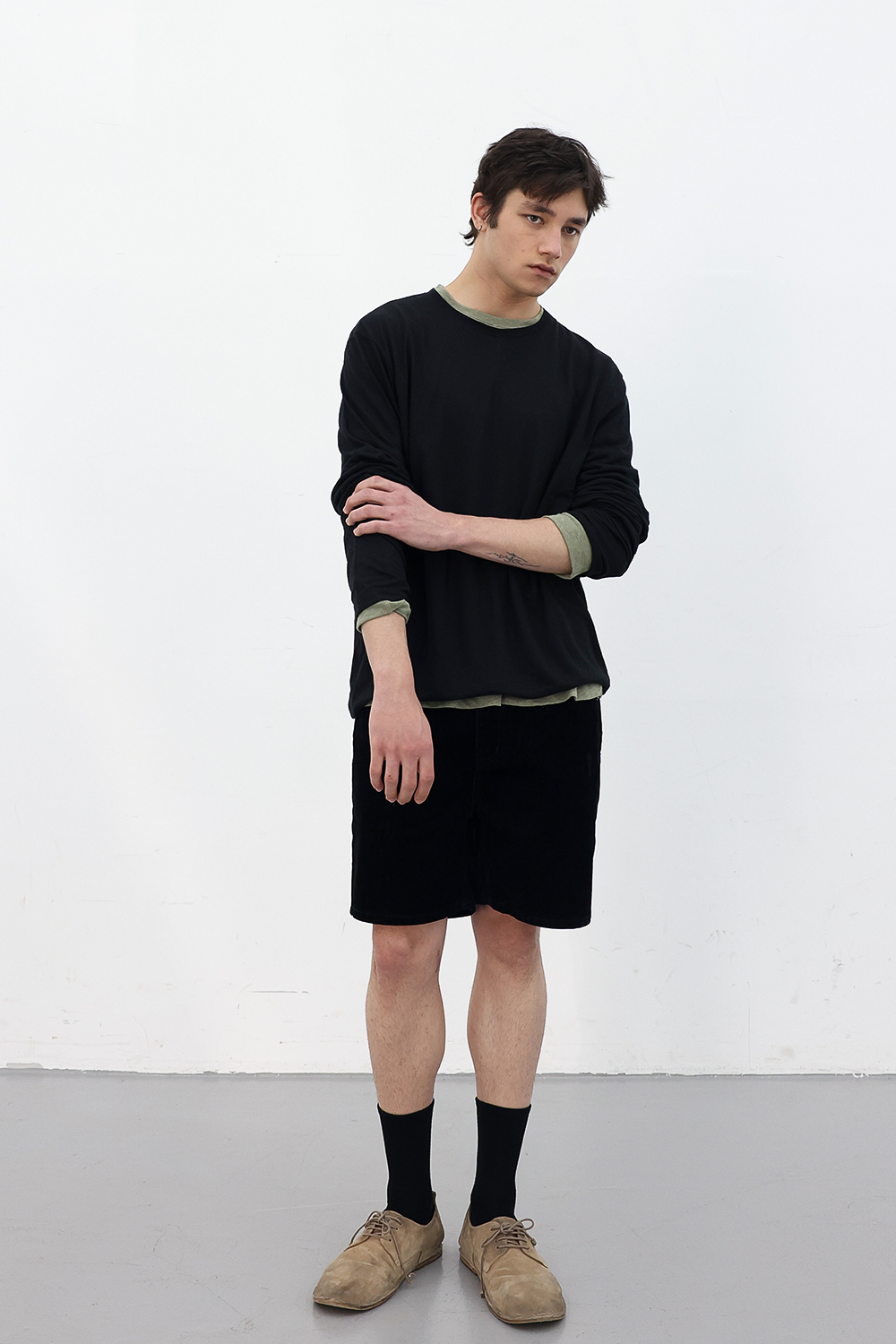 [ANYTIME LOREAK] CAMELLIA LAYERED TEE - KHAKI/BLACK