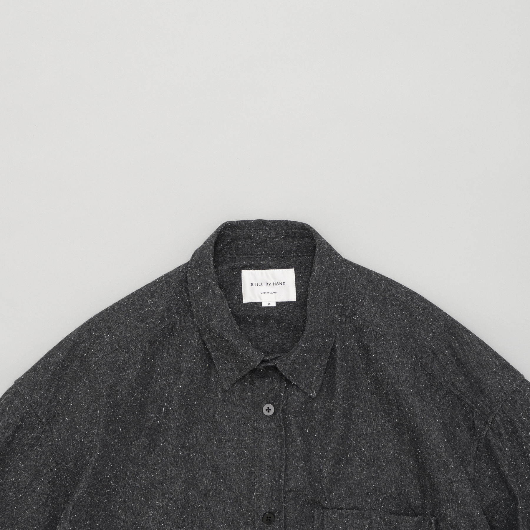 [STILL BY HAND] SH01263OS - Silk nep over shirt CHARCOAL