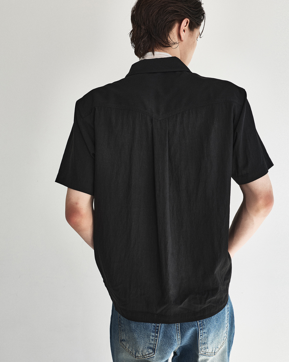 [kineto] Éclat Snap Open Collar Shirt_Black