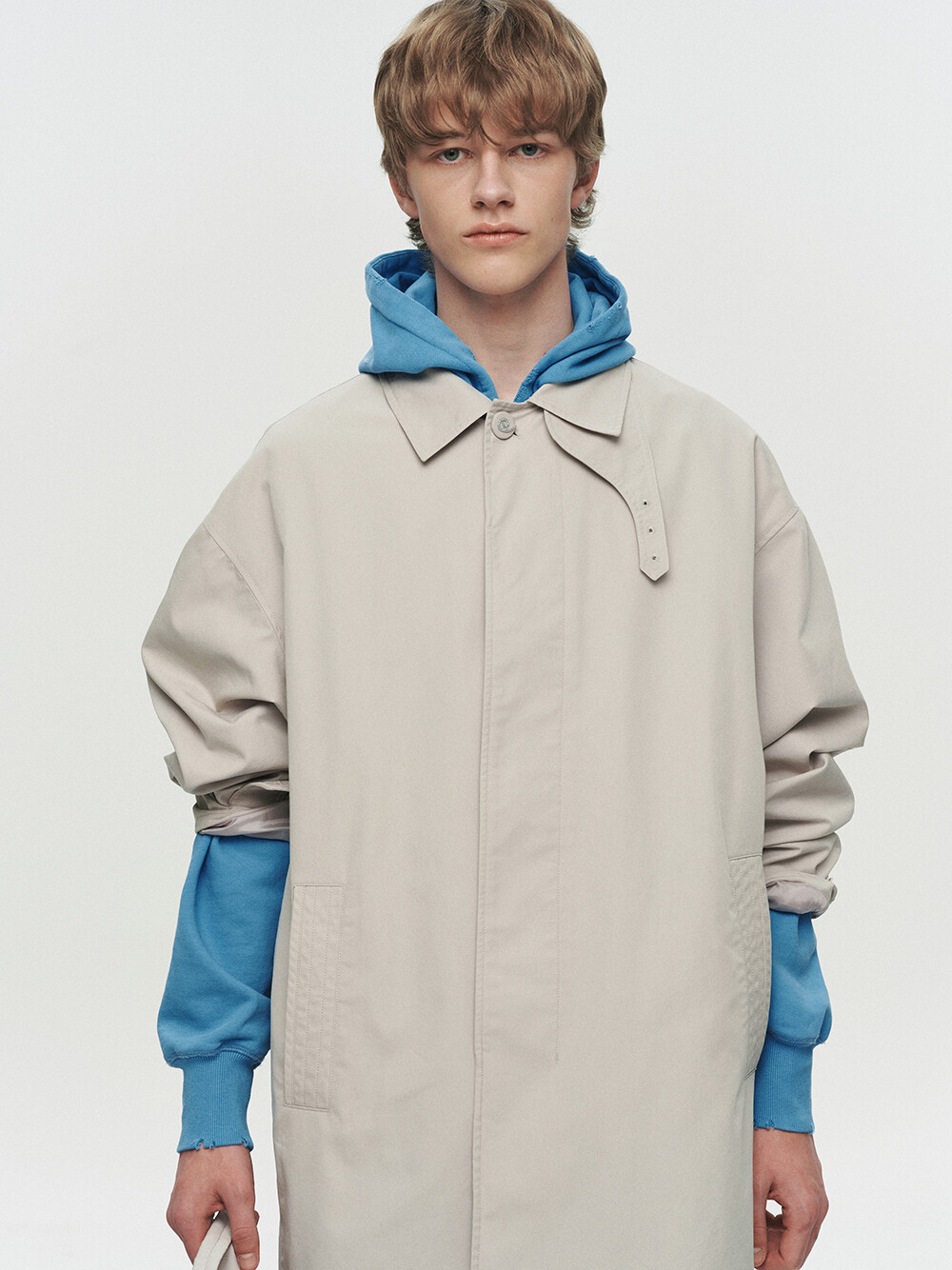 [HEUTE] ORNAMENT BUTTON MAC COAT (GREY)