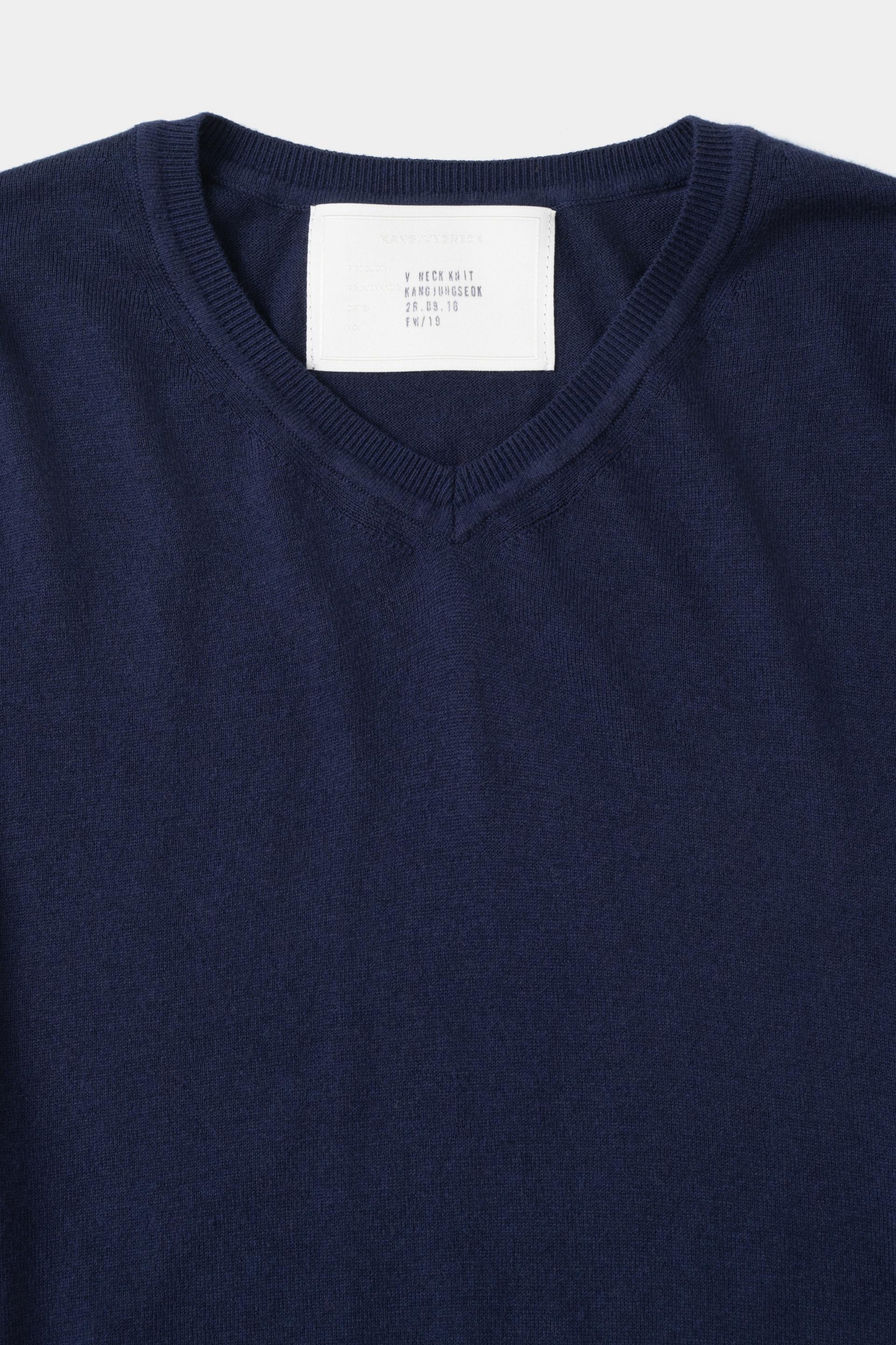 [KANGJUNGSEOK] V NECK KNIT NAVY
