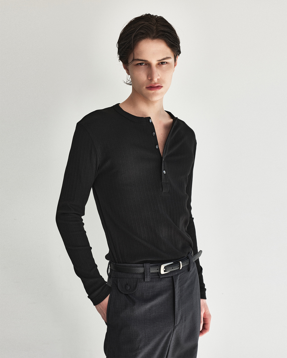 [kineto] Fine Cotton Ribbed Henley Top_Black