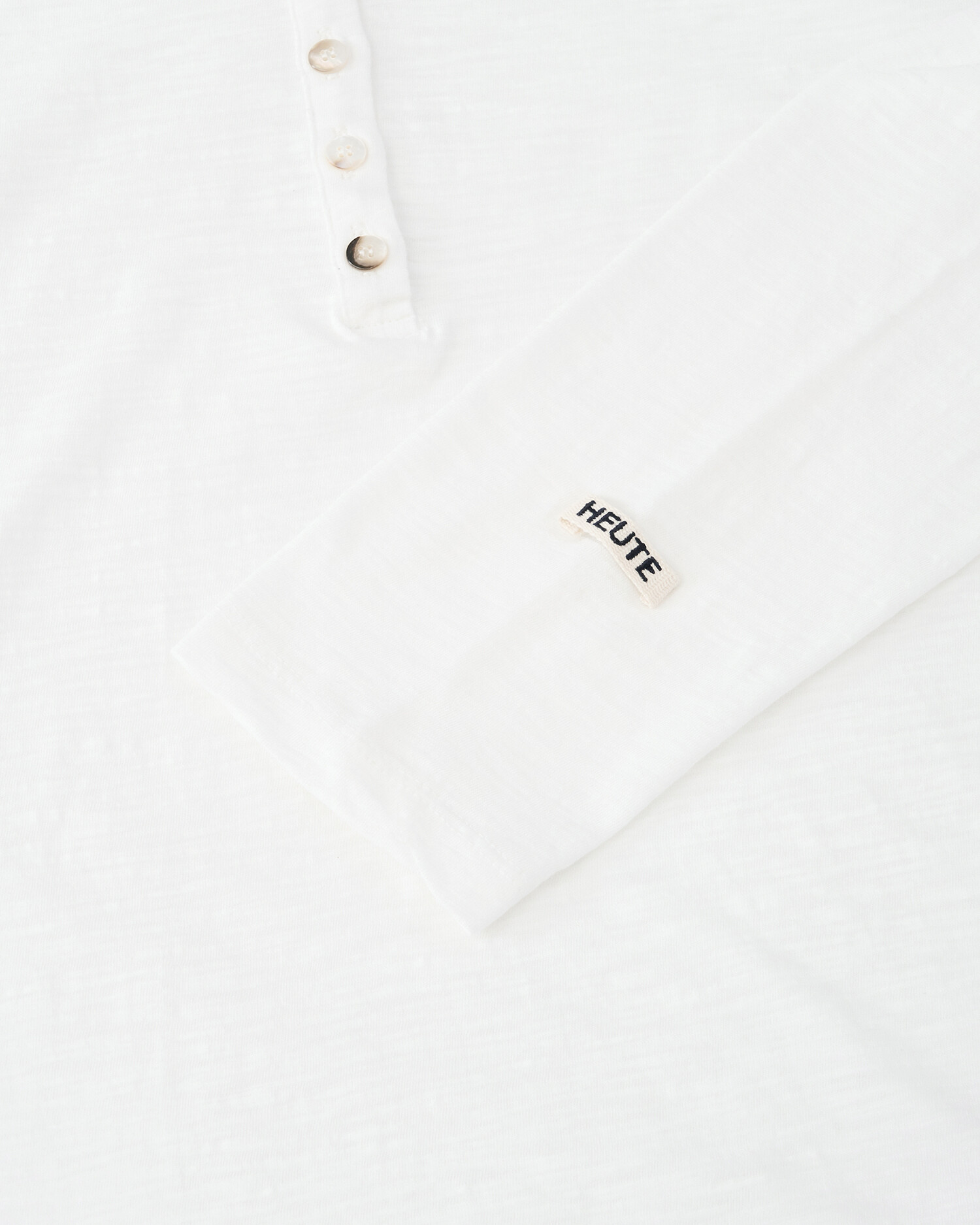 [HEUTE] BASE SLUB HENLEY NECK T-SHIRT (WHITE)