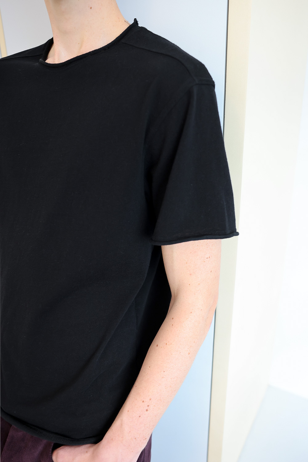 [ANYTIME LOREAK] YUCCA RAW-EDGE HALF KNIT - BLACK