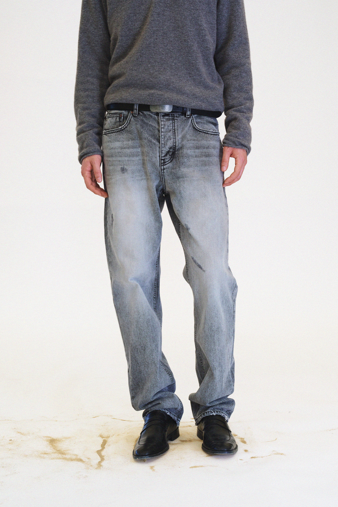 [SURFACE EDITION] STAIN STRAIGHT DENIM PANTS GRAY