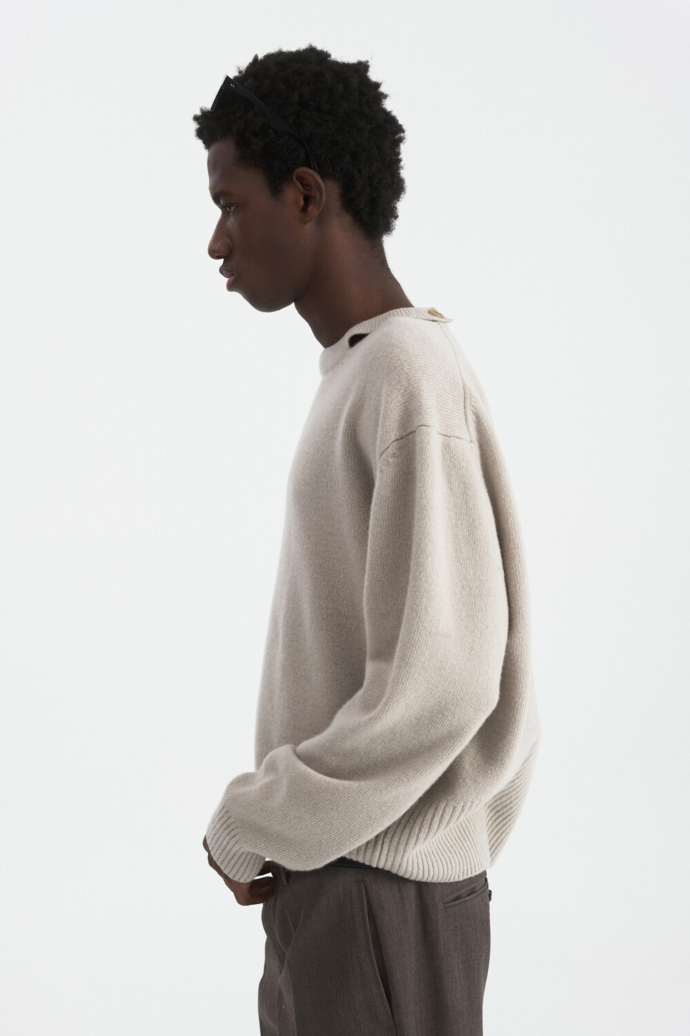 [WINDER] SLIT MERINO WOOL SWEATER - GREY BEIGE