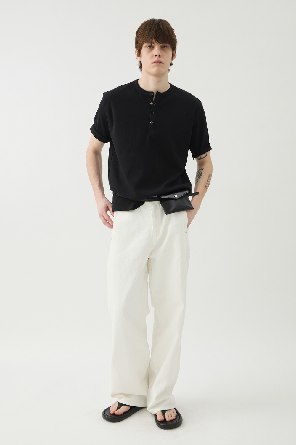 [WINDER] SNAP HENLEY NECK SHORT TOP - BLACK
