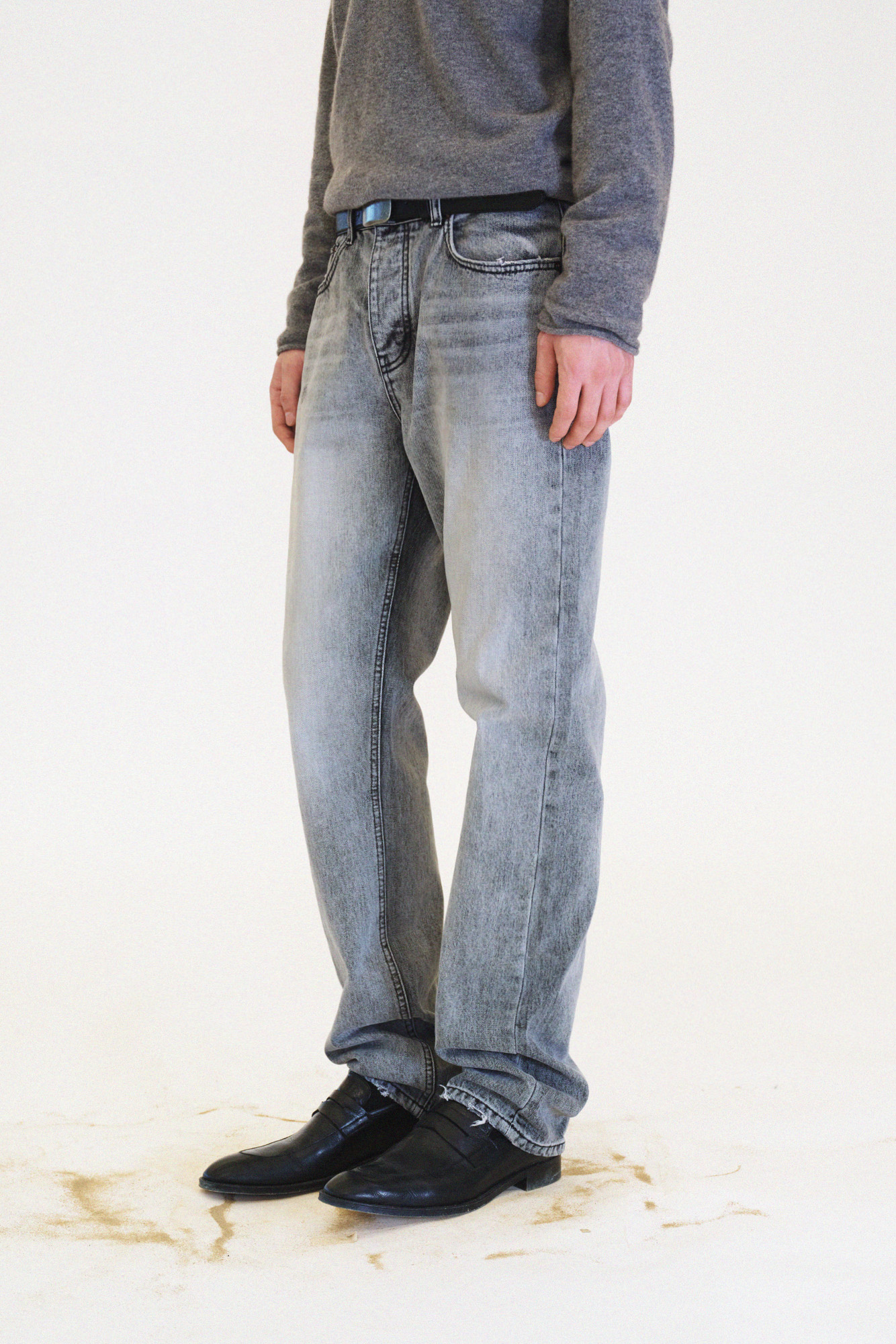 [SURFACE EDITION] STAIN STRAIGHT DENIM PANTS GRAY