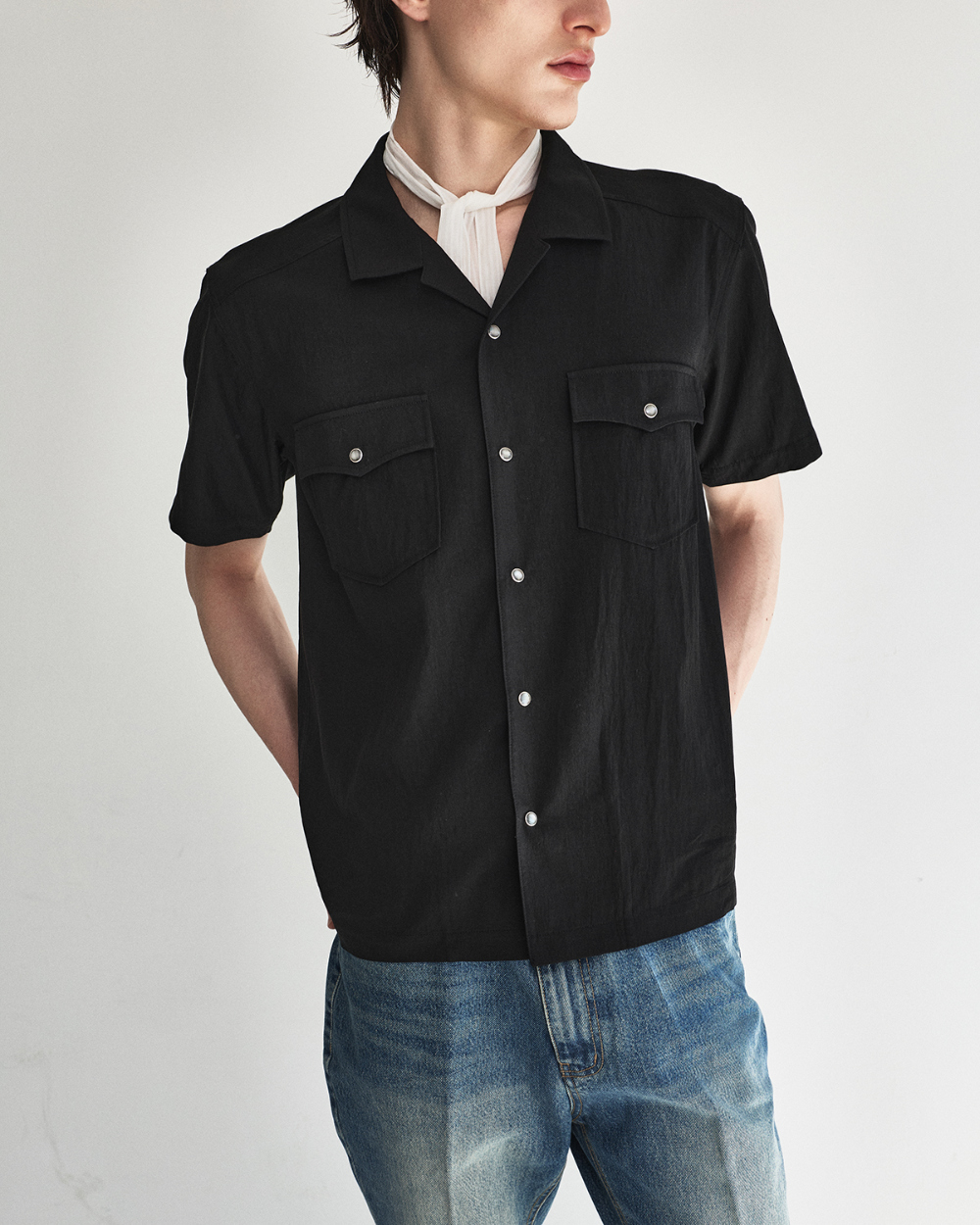 [kineto] Éclat Snap Open Collar Shirt_Black