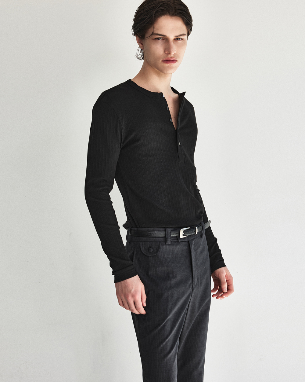 [kineto] Fine Cotton Ribbed Henley Top_Black