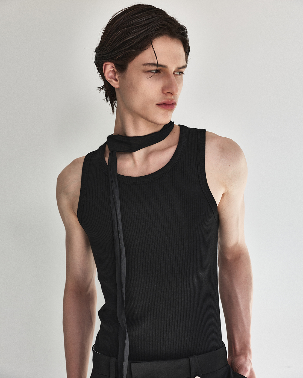 [kineto] Sleek Ribbed Sleeveless Top_Black