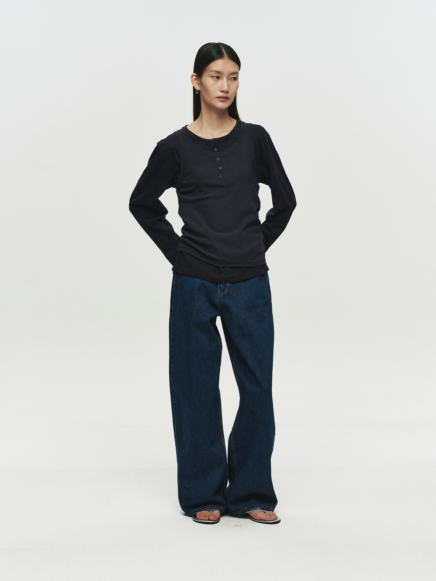 [HEUTE] BASE SLUB HENLEY NECK T-SHIRT (NAVY)