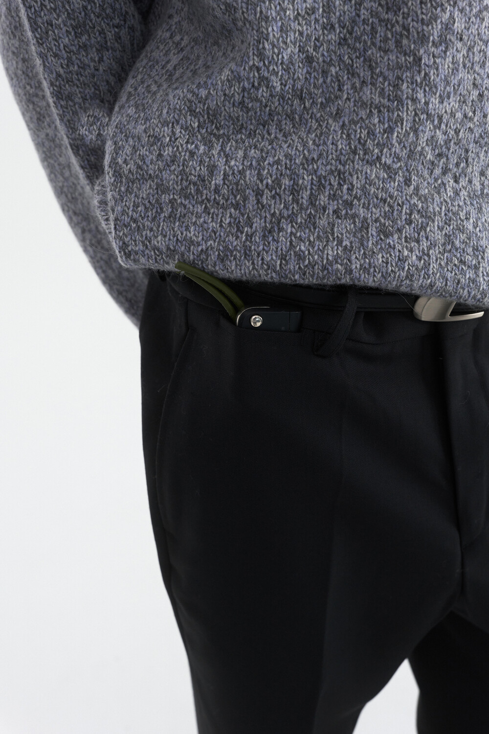 [WINDER] CORE WOOL SEMI-FLARED TROUSERS - CHARCOAL