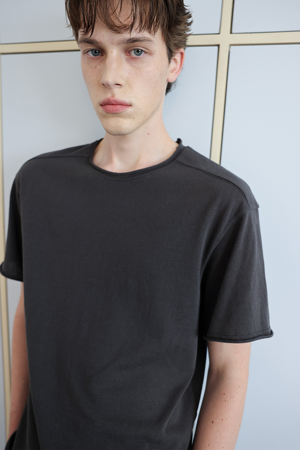 [ANYTIME LOREAK] YUCCA RAW-EDGE HALF KNIT -CHARCOAL