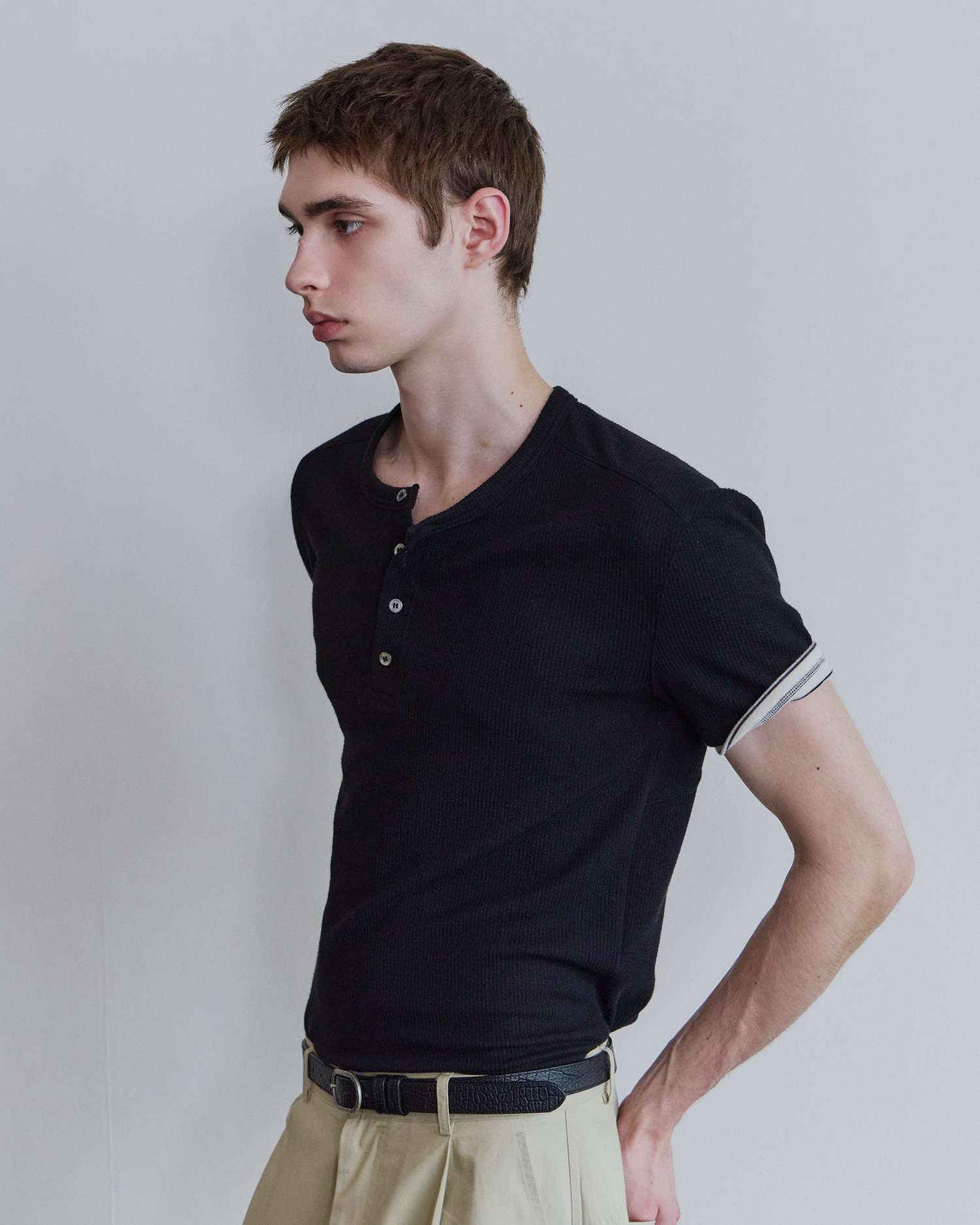 [WAVINESS] Ribbed Layered Henley-Neck T-shirts - Black