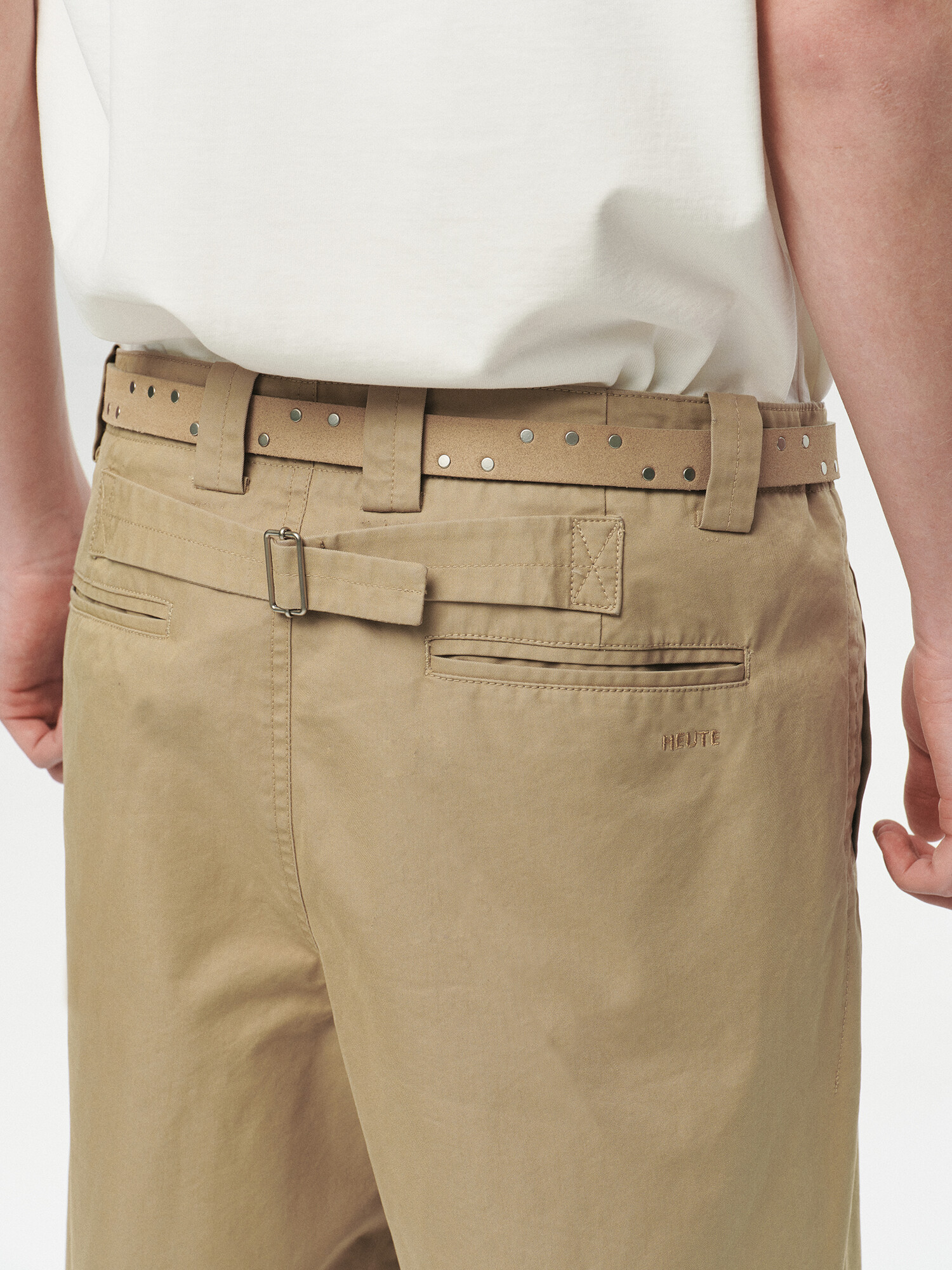 [HEUTE] CURVE LINE WIDE PANTS (BEIGE)